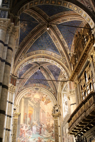 inside Duomo di Siena