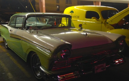 antique cars at Bob's Big Boy 2014