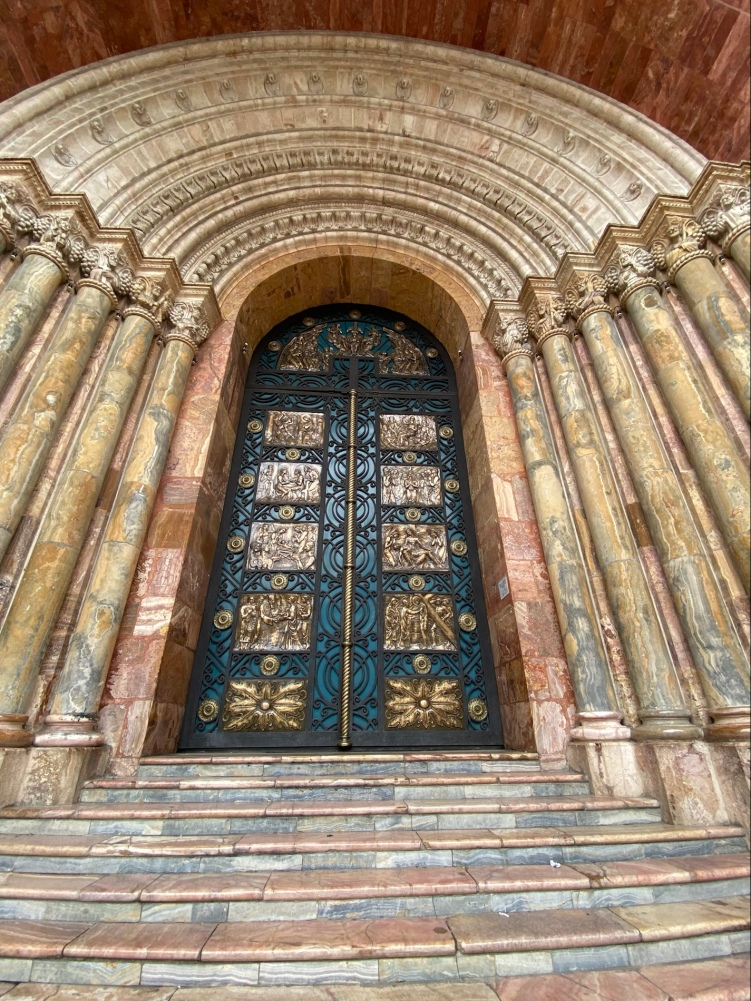 door to Catedral de la Immaculada Concepción